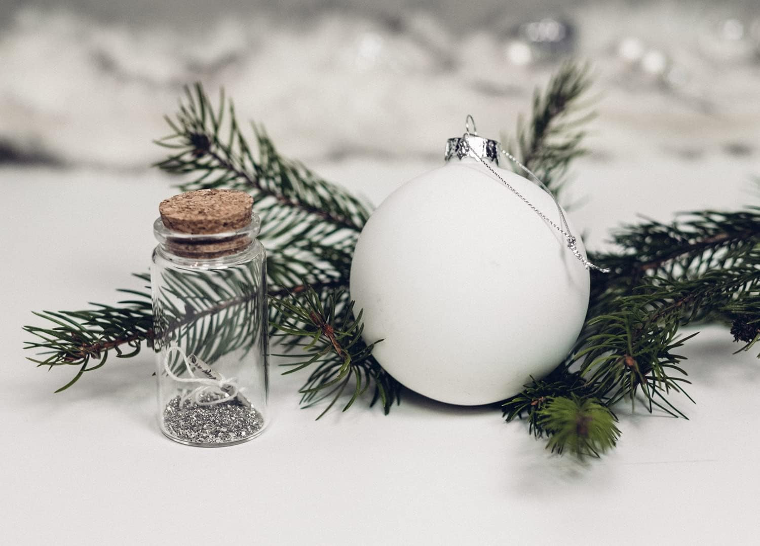 Christmas Ball Ornaments White Christmas Ornaments Small Christmas Tree Ornaments Set Shatterproof Christmas Hanging Decorations for Home