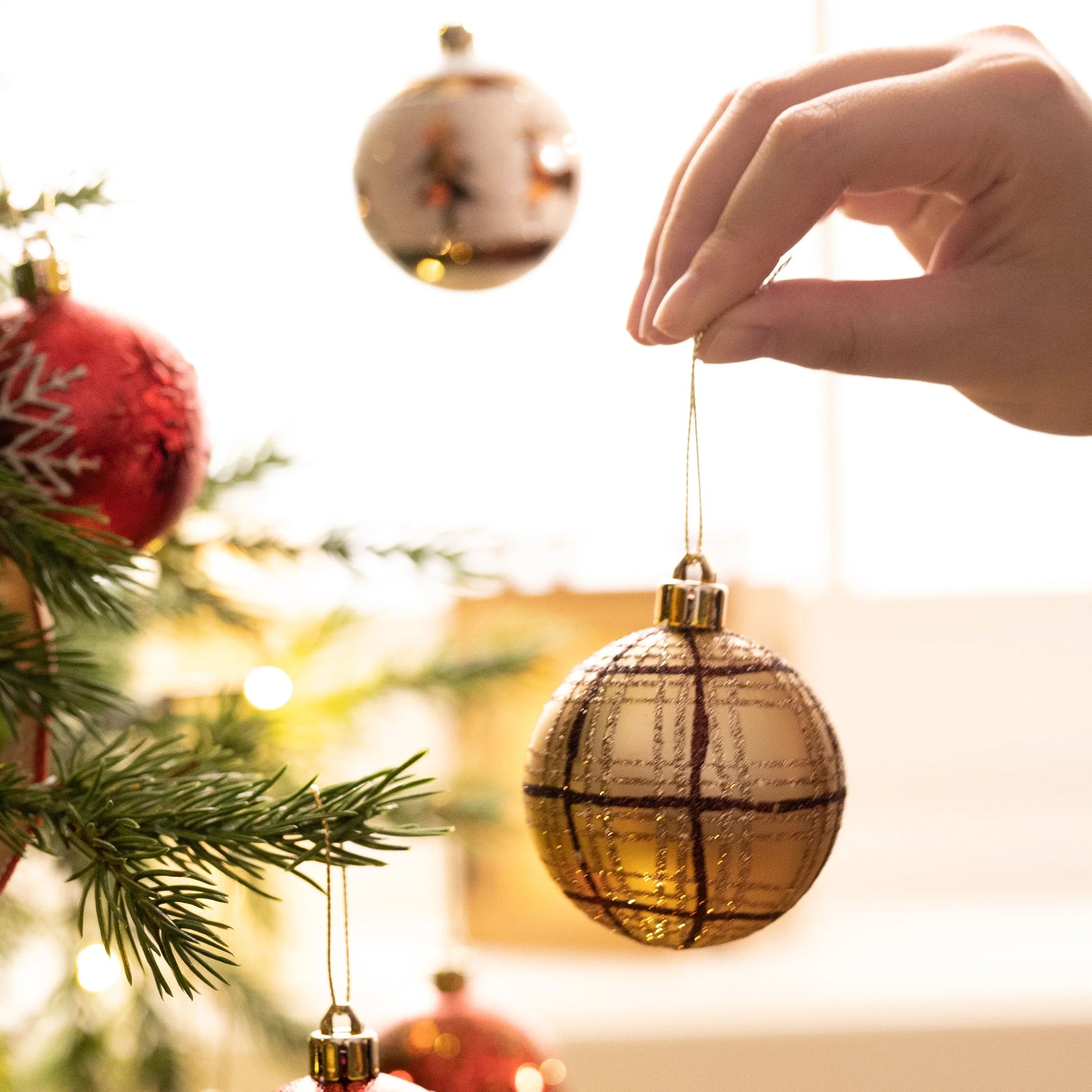 16Ct 2.36 Inches Christmas Decor, Shatterproof Rustic Red White Copper Assorted Hanging Christmas Ball Ornaments for Party and Christmas Gift