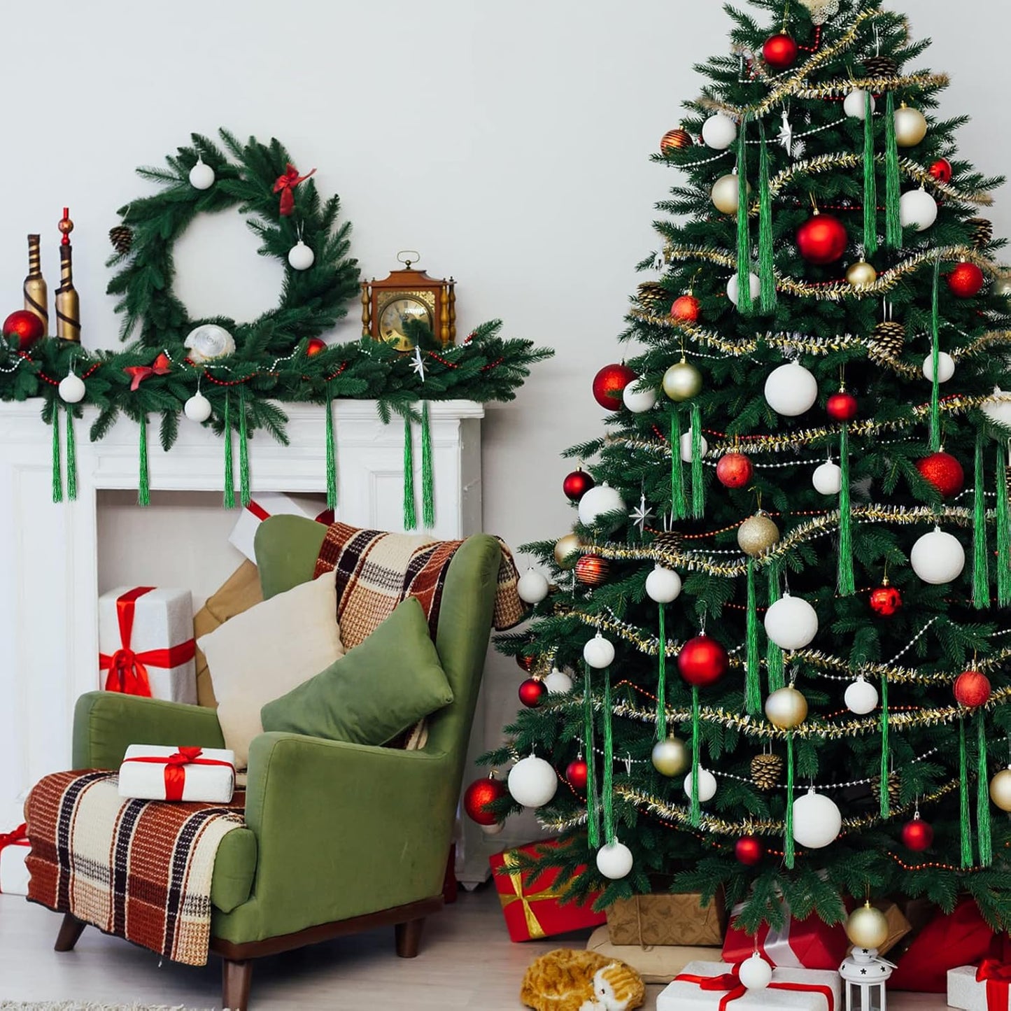 3000 Strands Christmas Tree Decorations Tinsel Garland Iridescent Tinsel Foil Fringe Icicles for Christmas Home Hair Decor Holiday Birthday Graduation Supplies (Green)